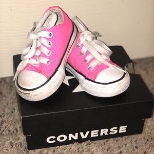 Size 3 pink converse